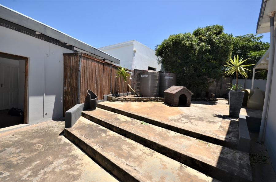 5 Bedroom Property for Sale in Gonubie Eastern Cape